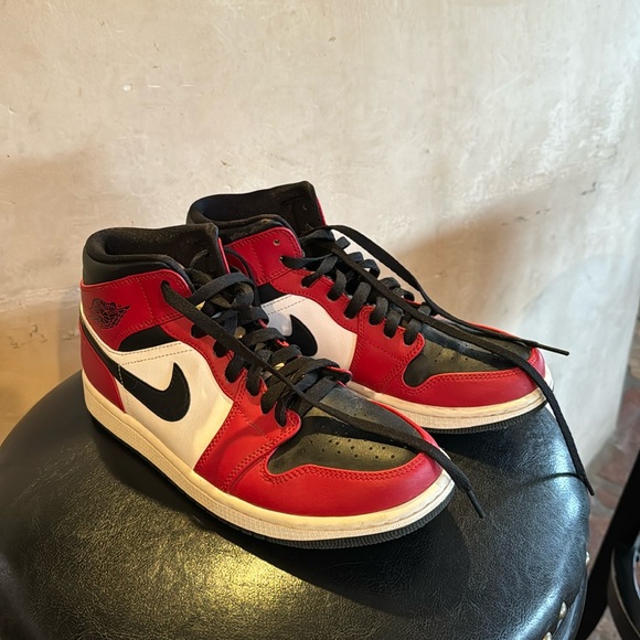 Air Jordan Red/Black 8.5 - Picture 1 of 3